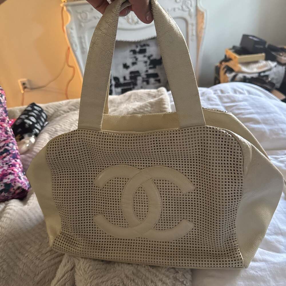 Chanel CHANEL Punching Coco Mark Handbag Leather White WS4673 –